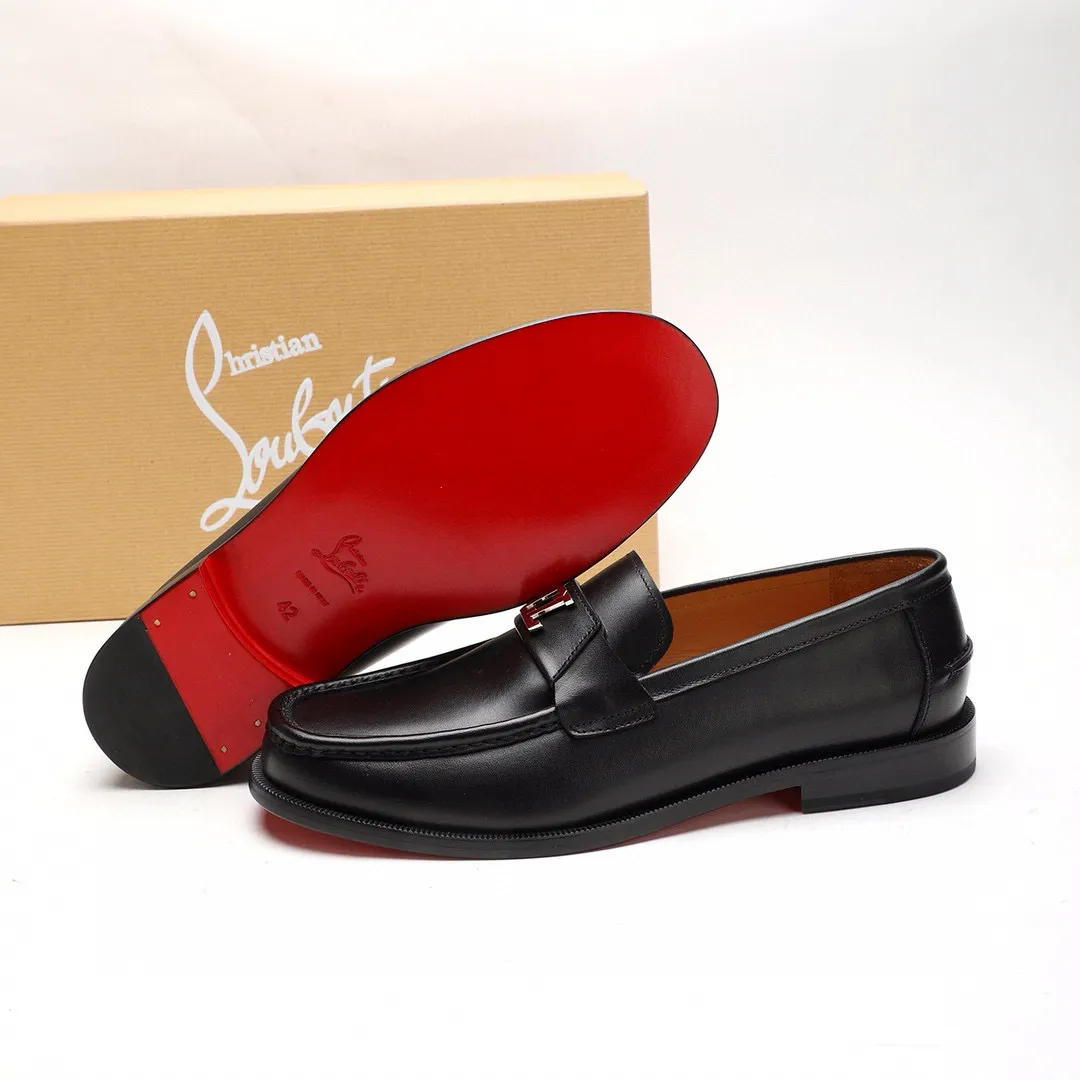 Batch 1,080 yuan 💰••New real shots••CL～High-end men’s 👔casual•loafers with red soles! ••🆑Genuine and top-quality goods from original orders ••✅💯 Purchase goods from top-quality original orders! Original imported patterned cowhide ➕Imported cowhide lining ➕Cowhide feet ➕Original leather outsole~🉑️Feel free to compare the authentic ones! Size: 38-44 (45.46.47 can be customized)